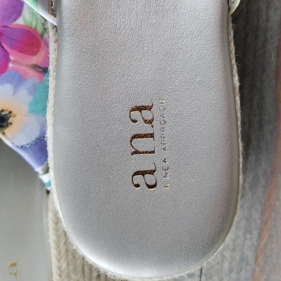 a.n.a. A New Approach Women's Erin Platform Sandals With  Flower Print - Picture 7 of 9